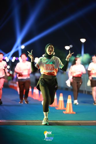 Race photo from PIK NITE RUN 2025