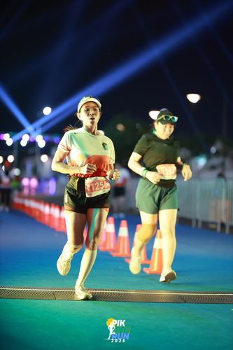 Race photo from PIK NITE RUN 2025