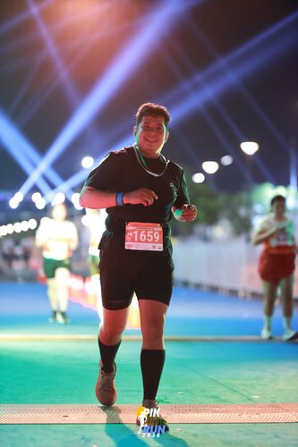 Race photo from PIK NITE RUN 2025