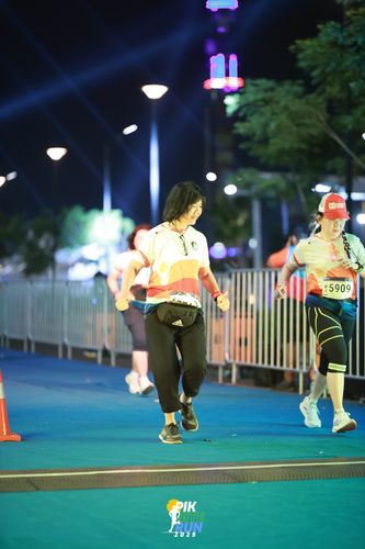 Race photo from PIK NITE RUN 2025