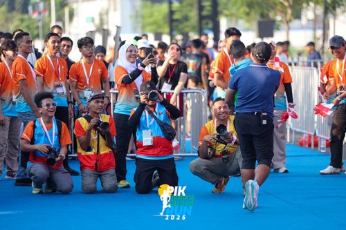 Race photo from PIK NITE RUN 2025