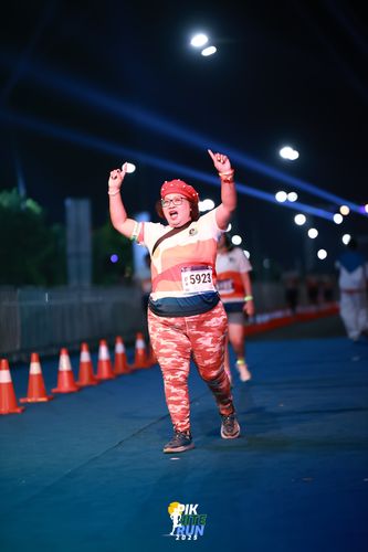 Race photo from PIK NITE RUN 2025