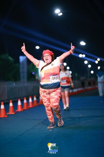 Race photo from PIK NITE RUN 2025