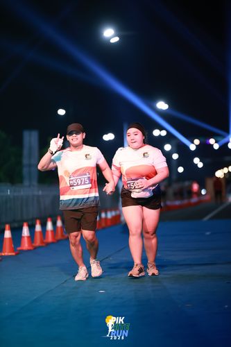 Race photo from PIK NITE RUN 2025