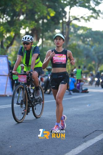 Race photo from Isoplus Run 2024 Surabaya