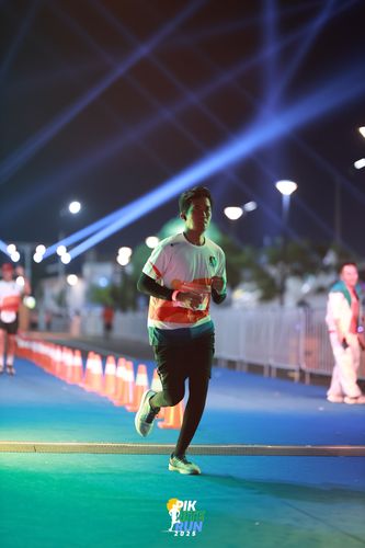 Race photo from PIK NITE RUN 2025