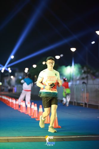 Race photo from PIK NITE RUN 2025