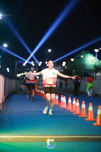 Race photo from PIK NITE RUN 2025
