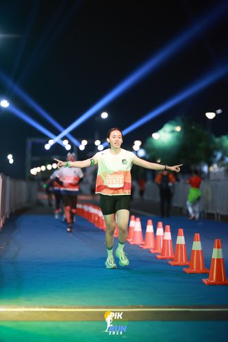 Race photo from PIK NITE RUN 2025