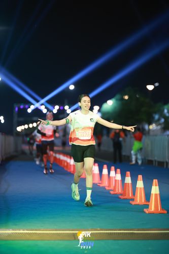 Race photo from PIK NITE RUN 2025