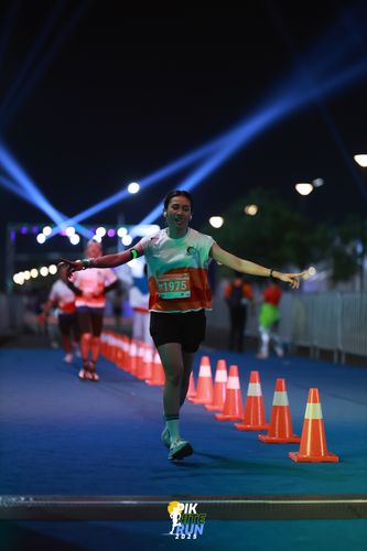 Race photo from PIK NITE RUN 2025