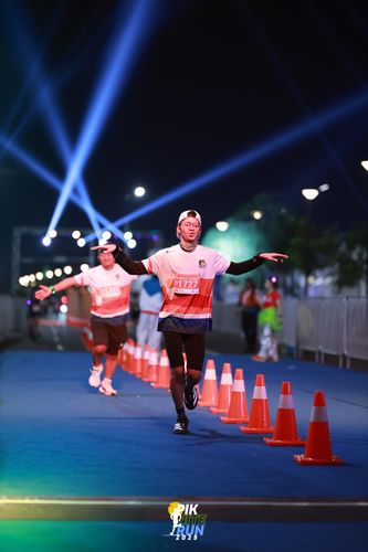 Race photo from PIK NITE RUN 2025