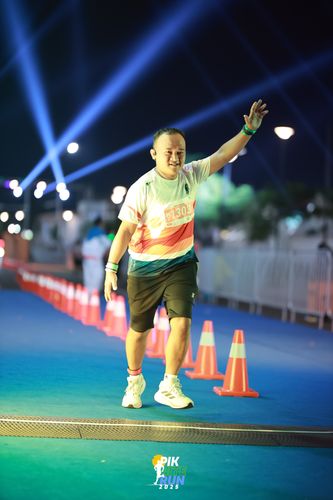 Race photo from PIK NITE RUN 2025