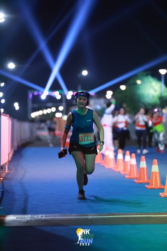 Race photo from PIK NITE RUN 2025