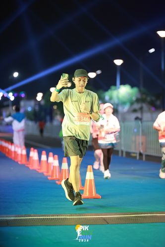 Race photo from PIK NITE RUN 2025