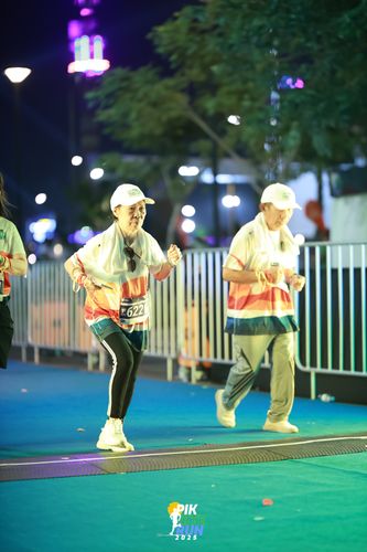 Race photo from PIK NITE RUN 2025