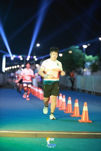 Race photo from PIK NITE RUN 2025