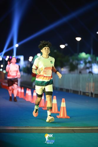 Race photo from PIK NITE RUN 2025