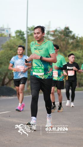 Race photo from Arutmin Borneo Run 2024