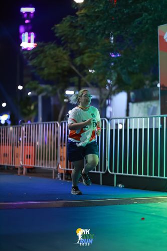 Race photo from PIK NITE RUN 2025