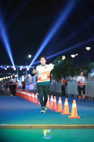 Race photo from PIK NITE RUN 2025