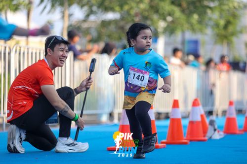 Race photo from PIK NITE RUN 2025
