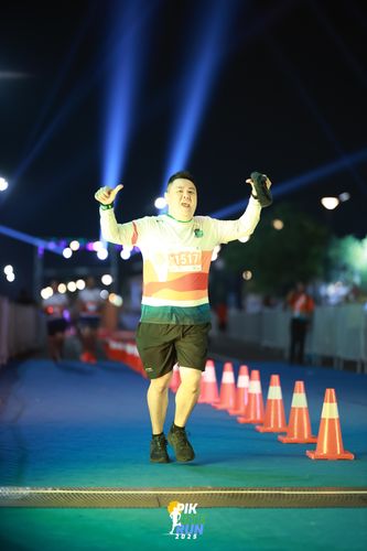 Race photo from PIK NITE RUN 2025