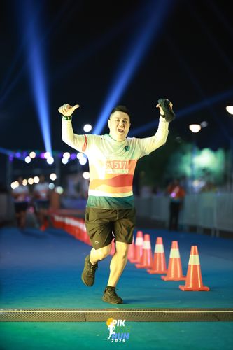 Race photo from PIK NITE RUN 2025