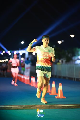 Race photo from PIK NITE RUN 2025