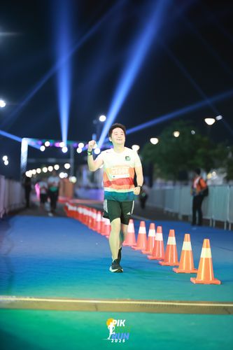 Race photo from PIK NITE RUN 2025