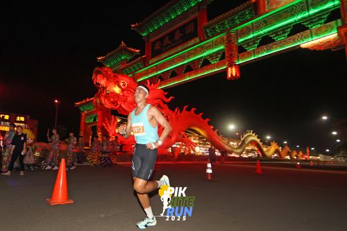 Race photo from PIK NITE RUN 2025