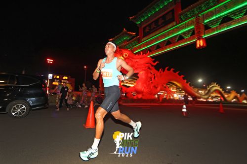 Race photo from PIK NITE RUN 2025