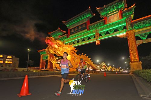 Race photo from PIK NITE RUN 2025