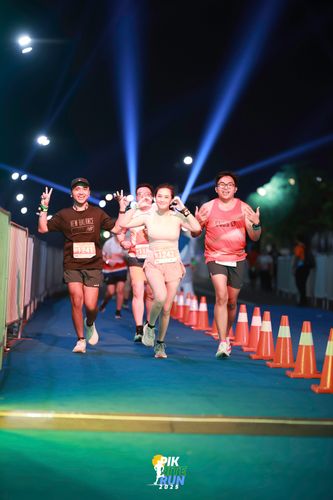 Race photo from PIK NITE RUN 2025