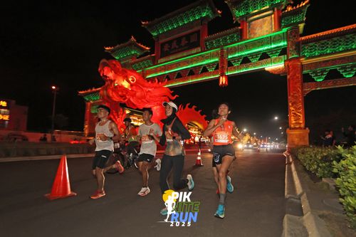 Race photo from PIK NITE RUN 2025