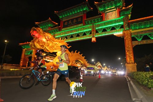 Race photo from PIK NITE RUN 2025
