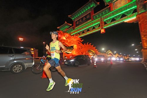 Race photo from PIK NITE RUN 2025