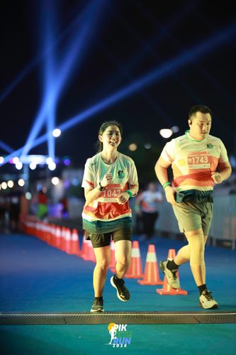 Race photo from PIK NITE RUN 2025