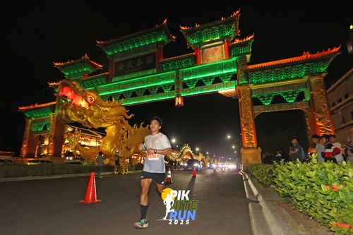 Race photo from PIK NITE RUN 2025