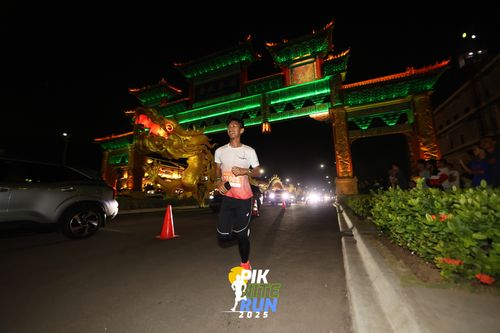 Race photo from PIK NITE RUN 2025