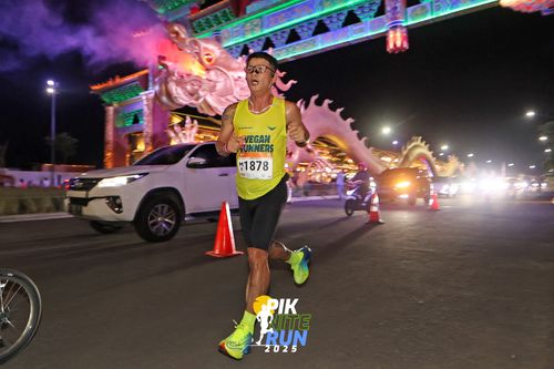 Race photo from PIK NITE RUN 2025