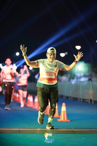 Race photo from PIK NITE RUN 2025