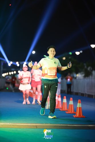 Race photo from PIK NITE RUN 2025
