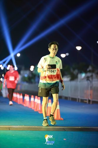 Race photo from PIK NITE RUN 2025