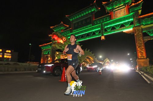 Race photo from PIK NITE RUN 2025