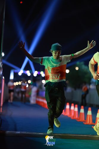 Race photo from PIK NITE RUN 2025
