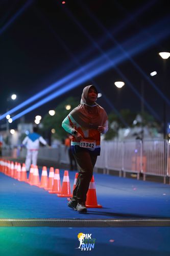 Race photo from PIK NITE RUN 2025