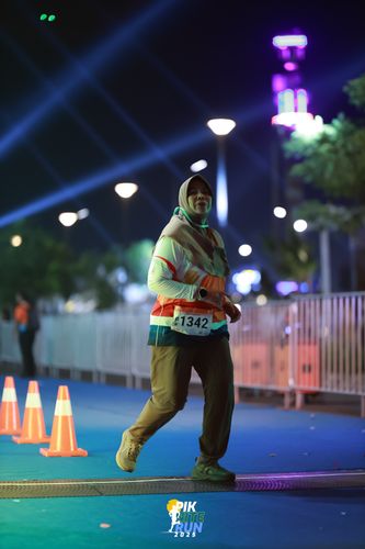Race photo from PIK NITE RUN 2025