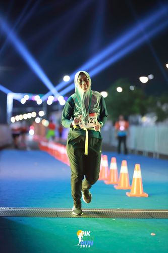 Race photo from PIK NITE RUN 2025