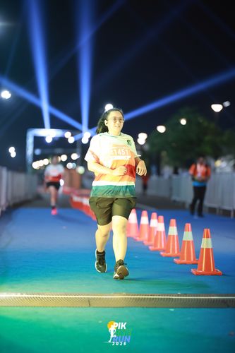 Race photo from PIK NITE RUN 2025